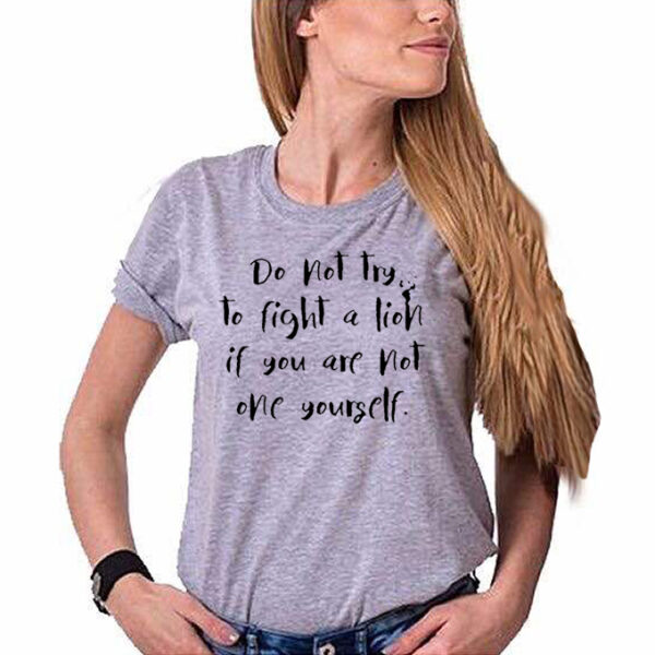 Do not fight a lion if you are not one yourself Women’s T-Shirt – Grey