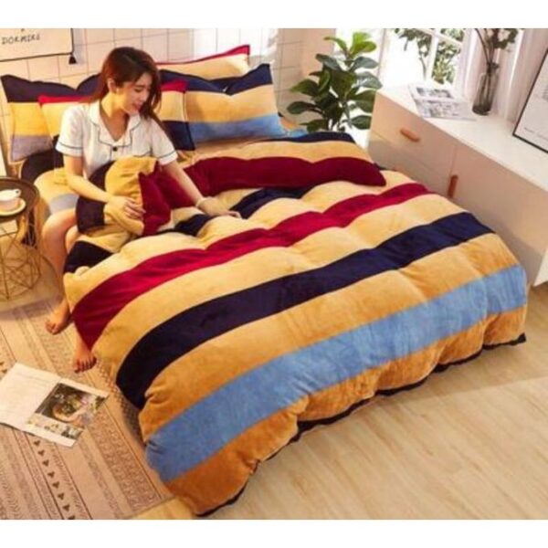 Woolen Bedcover With 2 Pillow Cases, 1 Bedsheet - Multicolor 6x6